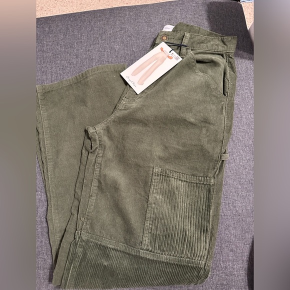 Green corduroy textured pants - Picture 5 of 11